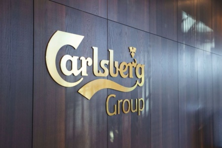 Carlsberg припиняє інвестиції та експорт у рф, а також надає допомогу Україні