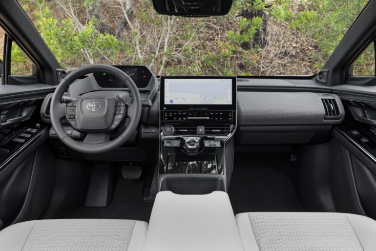 Цена первого электромобиля Toyota bZ4X с запасом хода 405 км стартует с отметки $42 тыс.
