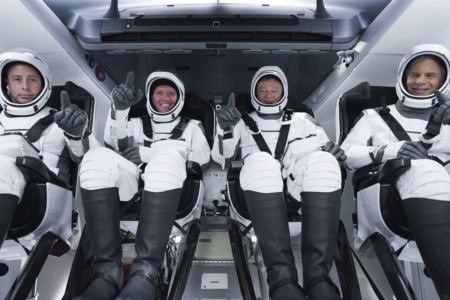 С МКС успешно состыковался корабль SpaceX Crew Dragon с первыми космическими туристами миссии Ax-1