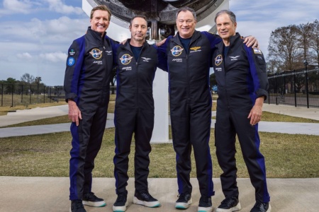 SpaceX та NASA вперше відправили чотирьох космічних туристів на МКС