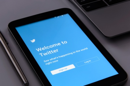 Совет директоров Twitter еще оценивает предложение Илона Маска о покупке соцсети, а сам бизнесмен уже имеет «план Б» на случай отказа