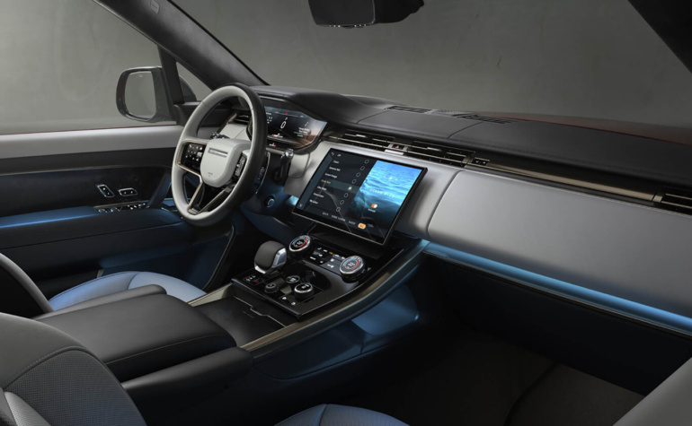 Новый Range Rover Sport — знакомый дизайн и гибридная версия. Полностью электрический двигатель появится в 2024 году