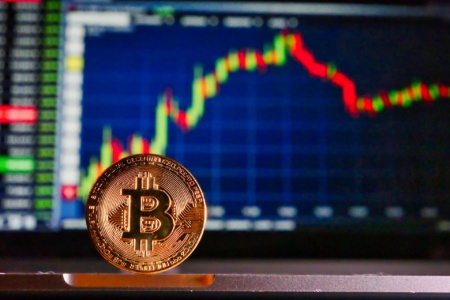 Bitcoin fell to $35 thousand and pulled other coins with it - the cryptocurrency market lost more than $100 billion in a couple of hours