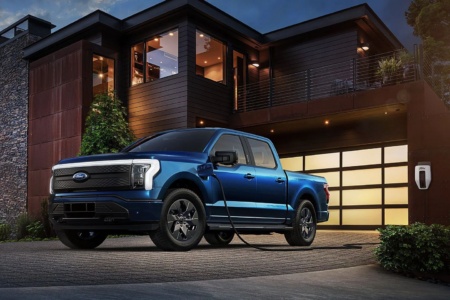 Электропикап Ford F-150 Lightning можно использовать в качестве резервного источника питания для дома, но необходимо докупить комплект за $3895