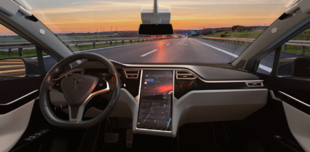 Tesla увеличивает максимальную скорость автопилота с Tesla Vision до 137 км/ч