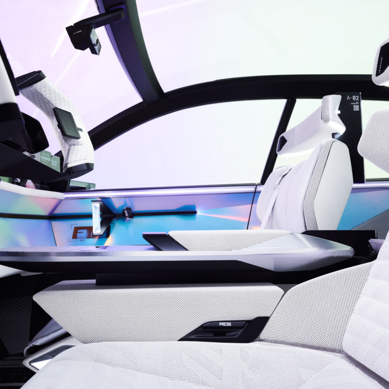 Renault показала прототип электровнедорожника Scenic Vision, который получит водородную версию в 2030 году
