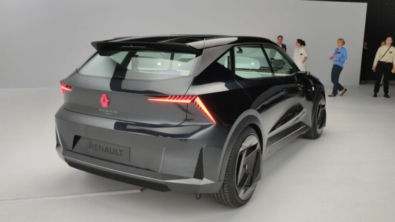 Renault показала прототип електропозашляховика Scenic Vision, який отримає водневу версію у 2030 році