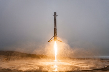 SpaceX успешно запустила три Falcon 9 за два дня — один из ускорителей слетал в космос в 13-й раз (и успешно вернулся)