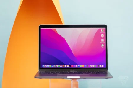 Огляд Apple MacBook Pro 13 (2022): старий ноутбук з новим процесором