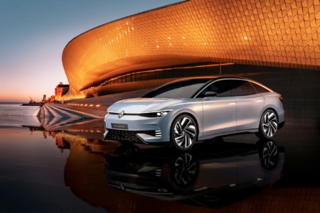 Volkswagen представил концепт флагманского электрического седана VW ID.AERO: батарея 77 кВтч, запас хода 620 км и старт продаж в 2023 году