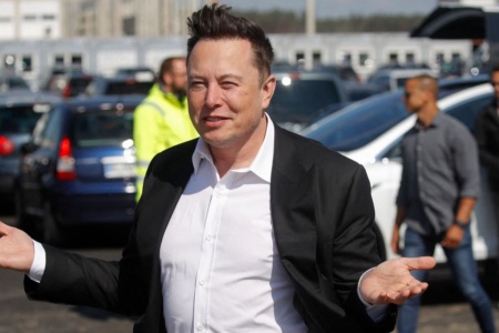 Reuters: Ілон Маск дав керівництву Tesla розпорядження не наймати нових працівників та готуватися до ймовірного звільнення 10% штату (це близько 10 тис. працівників)