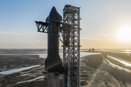 Американський регулятор дав SpaceX «зелене світло» на перший орбітальний політ Starship зі Starbase у Техасі. Він може відбутися до кінця літа