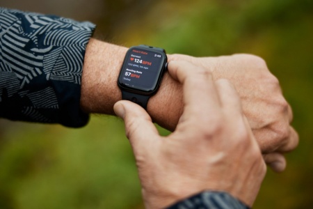 Новая версия Apple Watch для экстремального спорта получит более крупный экран, емкую батарею и сверхпрочный металлический корпус