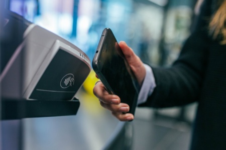 Киберполиция при содействии «ПриватБанка» задержала группу злоумышленников, которые «отоваривали» украденные данные банковских карт украинцев