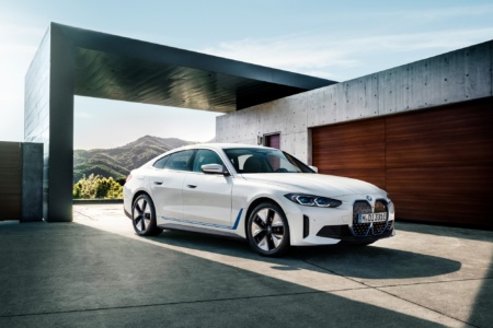 BMW отзывает около сотни электромобилей BMW iX и BMW i4 из-за риска возгорания батарей