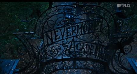 Венсдей Аддамс знаходить свій «Хогвартс» у першому трейлері однойменного серіалу Тіма Бертона для Netflix
