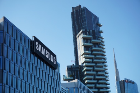 Samsung знову скорочує виробництво смартфонів і корегує план на 2022 рік — з 300 млн до 260 млн штук