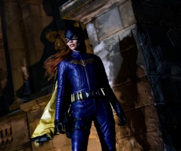 Warner Bros. неожиданно отменила почти готовый кинокомикс Batgirl / «Бэтгерл» за $90 млн, который снимали для HBO Max
