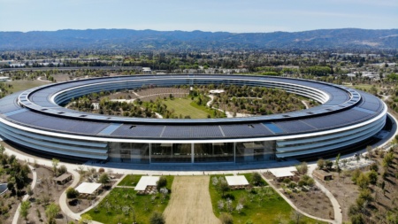 Сотрудники Apple выступили против планов компании вернуть их к работе в офисе