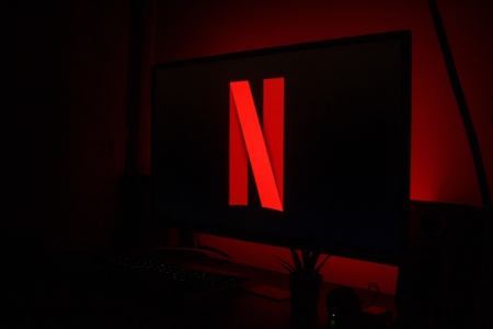 Доступніший тариф Netflix з рекламою (імовірно) неприємно здивує — відсутністю офлайн-перегляду та обмеженим каталогом