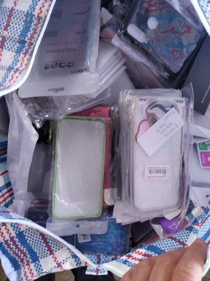 Закарпатські митники вдруге за тиждень затримали контрабандну партію новеньких iPhone 13 та аксесуарів на мільйон гривень