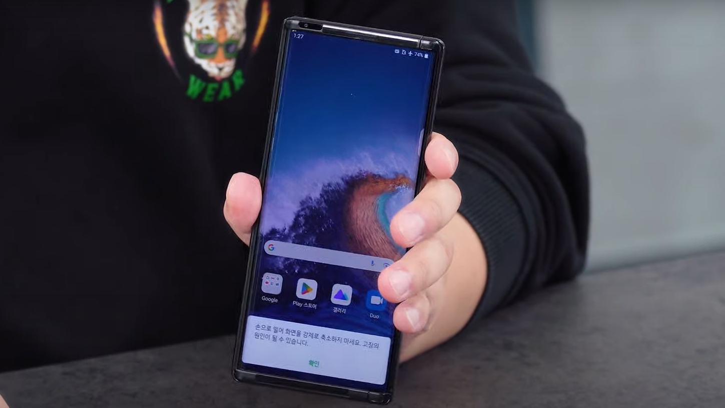 Скасований смартфон-слайдер LG з екраном, що «розтягується», показали на відео