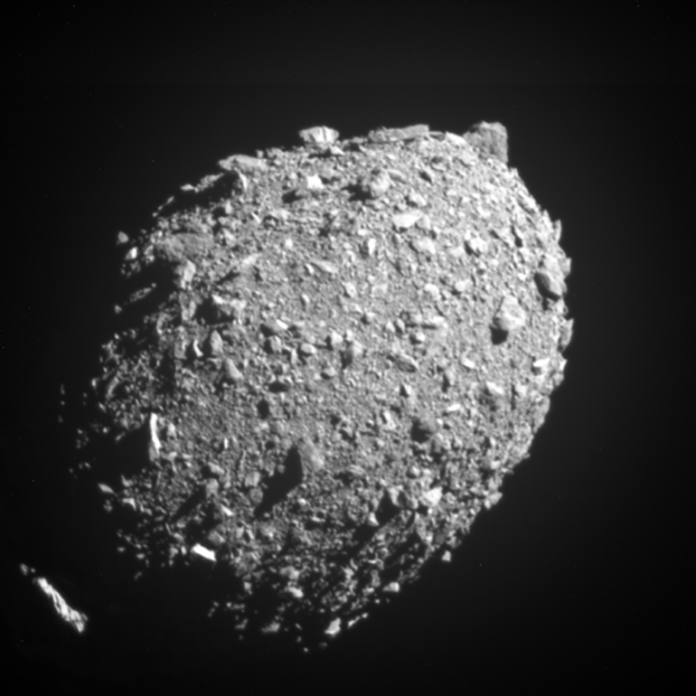 Столкновение зонда NASA DART с астероидом Диморфосом. Как прошла проверка планетарной защиты — на видео и фото в деталях