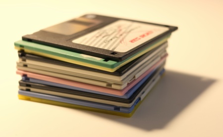 The last person in the US to sell floppy disks worldwide is still receiving orders from airlines, medical institutions and industrial companies.
