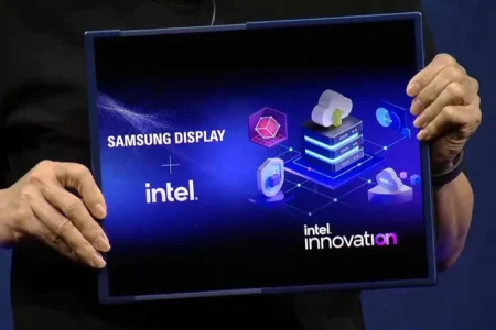 Intel and Samsung showed the concept of a sliding PC - it transforms from a 13-inch device to a 17-inch