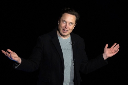 Экс-сотрудники Tesla утверждают, что их уволили из-за критики Илона Маска