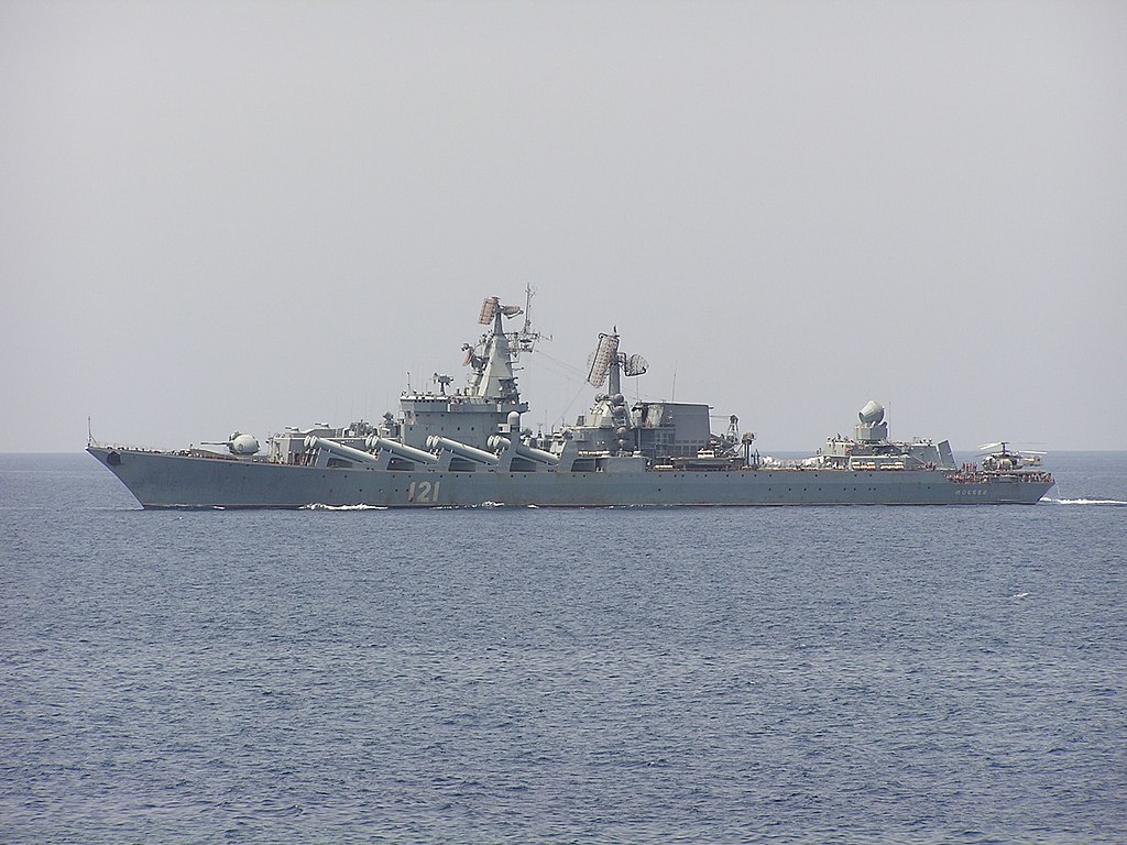 Ракетный крейсер «Москва», тактически перегруппировавшийся на дно черного моря с дырой в боку