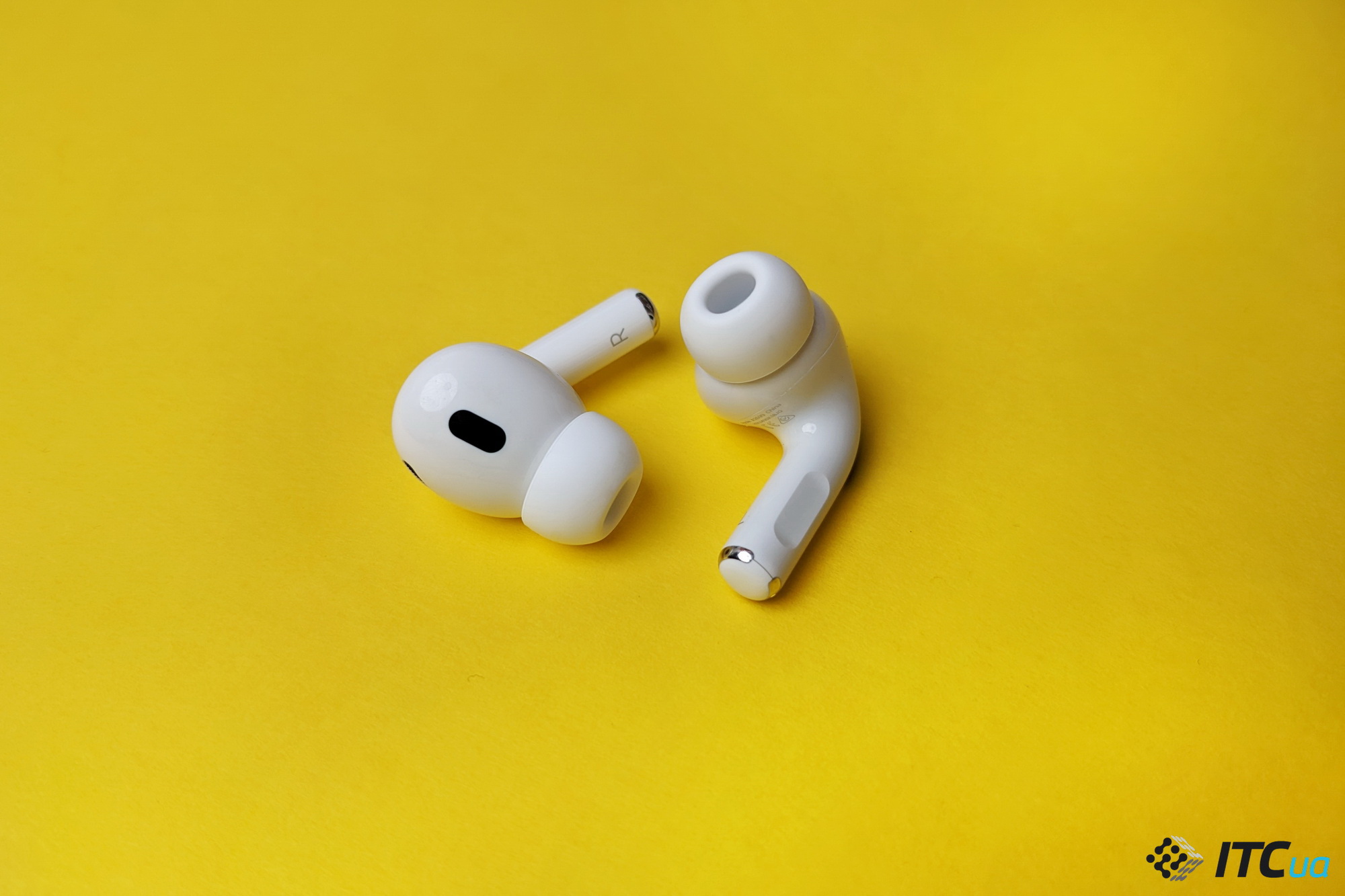 Огляд навушників Apple AirPods Pro 2: суттєве покращення звуку та нові функції