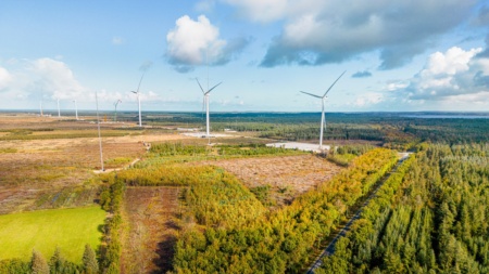 Прототип турбины Siemens Gamesa 14-222 DD побил мировой рекорд ветроэнергетики, производя 359 МВт·ч на протяжении суток - этой энергии хватит, чтобы Tesla Model 3 проехала 1,8 млн километров