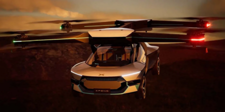 XPeng представила новую версию “летающего электромобиля”, автопилот на основе саморазвивающегося ИИ и роботизированных питомцев
