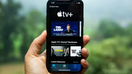 Apple може додати рекламу до свого оригінального відеоконтенту вже на початку 2023 року — компанія проводить “таємні” переговори з керівниками медіаагенцій