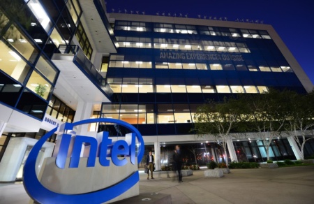 Intel звільнить тисячі працівників через падіння попиту на ринку ПК, деякі підрозділи втратять до 20% персоналу — Bloomberg