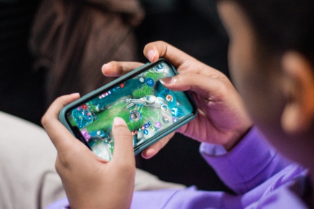 Мобільні ігри займають все більше місця, а користувачі вибирають смартфони з мінімальним накопичувачем