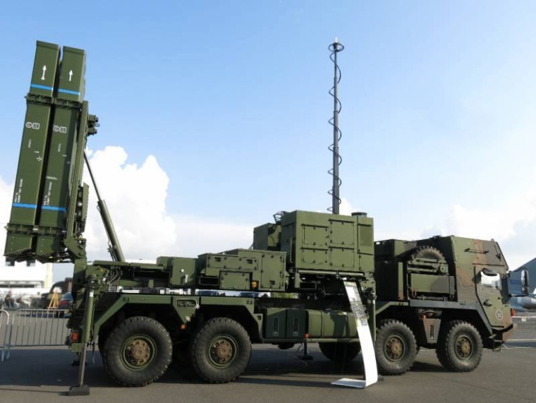 IRIS-T SLM — первый немецкий ЗРК уже в Украине. Как он поможет построить многослойную систему ПВО для защиты украинского неба