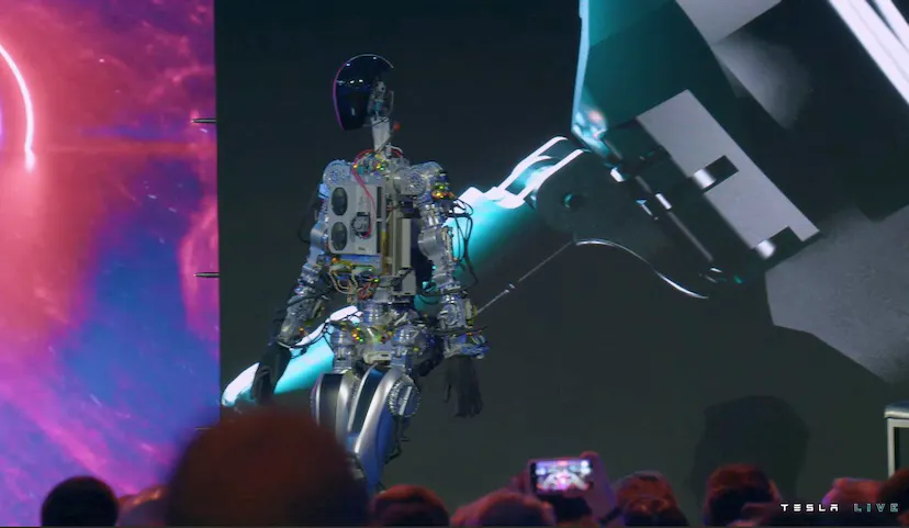 Илон Маск представил прототип робота-гуманоида Optimus за $20 000 с аккумулятором мощностью 2,3 кВтч, Tesla SoC, а также модулями Wi-Fi и LTE