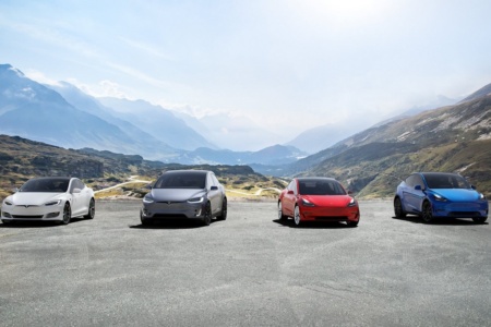 Tesla в прошлом квартале отгрузила клиентам более 343 тыс. авто — новый рекорд для компании