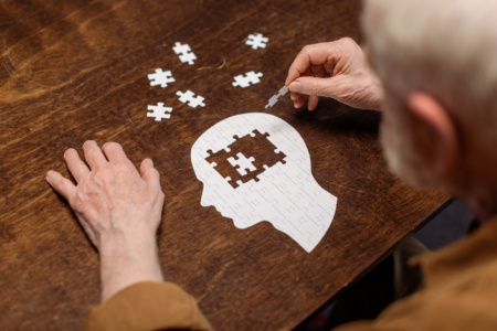 Лекарство от Альцгеймера – исследователи создали препарат, замедляющий развитие болезни