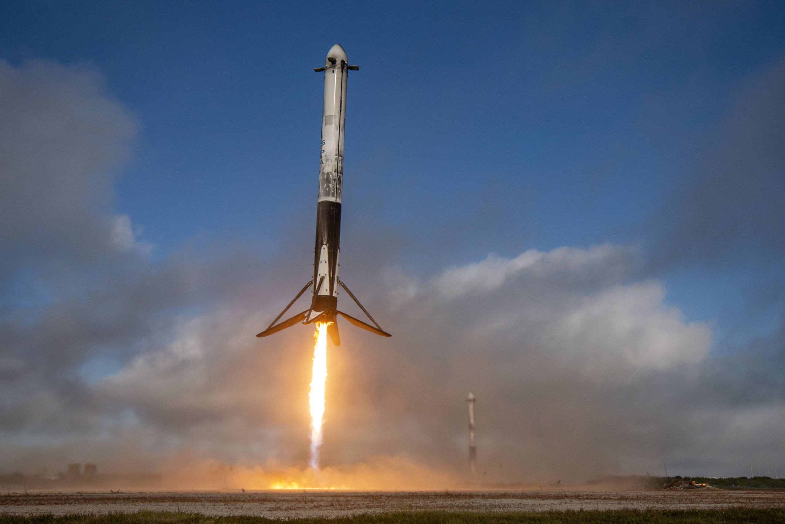 SpaceX впервые за 40 месяцев провела запуск сверхтяжёлой ракеты Falcon Heavy