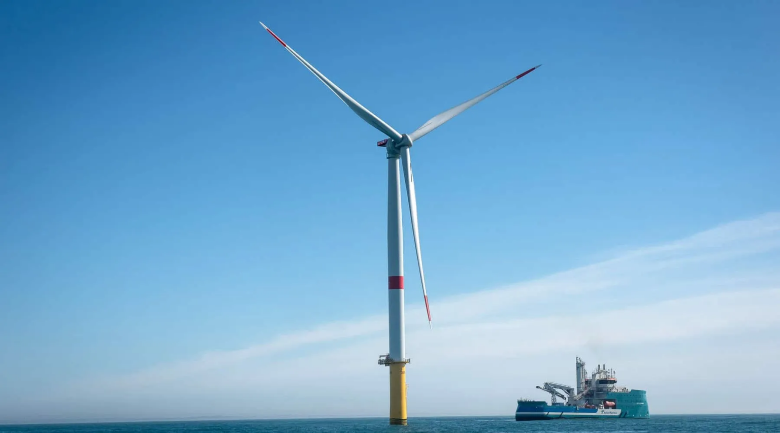 У Франції запустили першу офшорну вітроелектростанцію потужністю 480 МВт, яка може забезпечити електроенергією 700 000 користувачів на рік