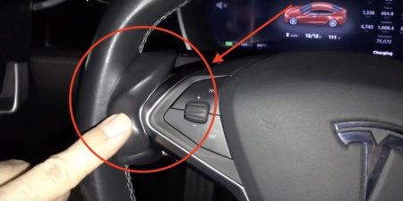 Tesla виявляє пристрої, які вводять в оману її автопілот і дозволяють не тримати руки на кермі