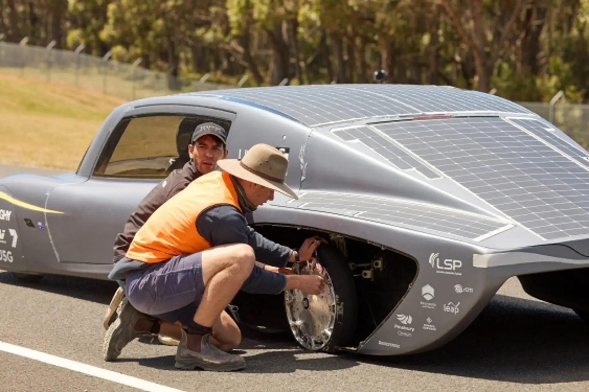 Sunswift 7 – самый быстрый в мире электромобиль на солнечных батареях, способный проехать более 1000 км без подзарядки
