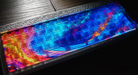 Механічна клавіатура Finalmouse Centerpiece з повноцінним екраном, власним процесором та відеоядром коштує $349 – але чи можна на ній друкувати?