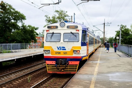 Сплатити за проїзд в київській кільцевій електричці можна буде банківською або транспортною картою
