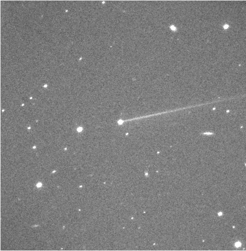 Анімація показує, як Діморфос рухається небом протягом 80 хвилин з хвостом уламків. Джерело: Magdalena Ridge Observatory/NM Tech