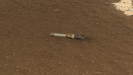 Марсоход NASA Perseverance «сбросил» первую из 10 пробирок с образцами породы Марса — в будущем их отправят для исследования на Землю