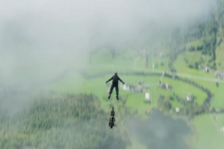 Потрясающий прыжок Тома Круза с горы на мотоцикле для фильма «Миссия невыполнима 7». Как готовили и снимали «грандиознейший трюк в истории кино»